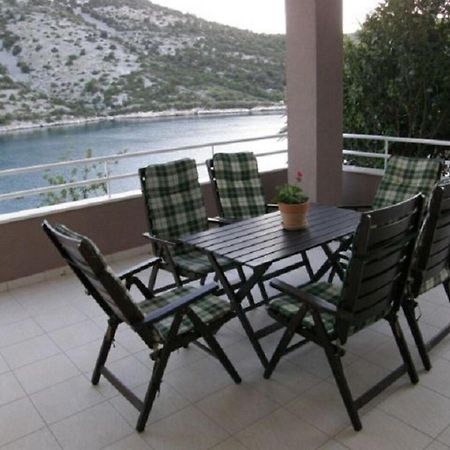 Apartments Ljubi Vinišće 외부 사진