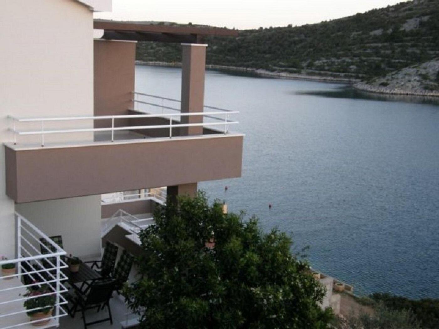 Apartments Ljubi Vinišće 외부 사진